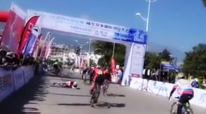 One of the Most Bizarre Crashes in Cycling Just Happened