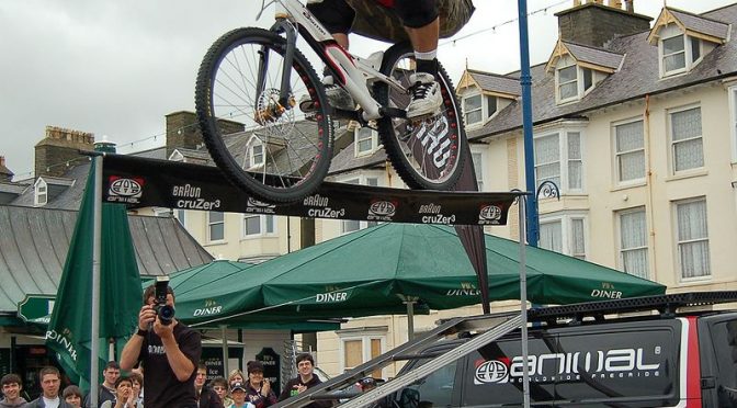 Paralyzed World Champion Cyclist Does Downhill World Cup Course